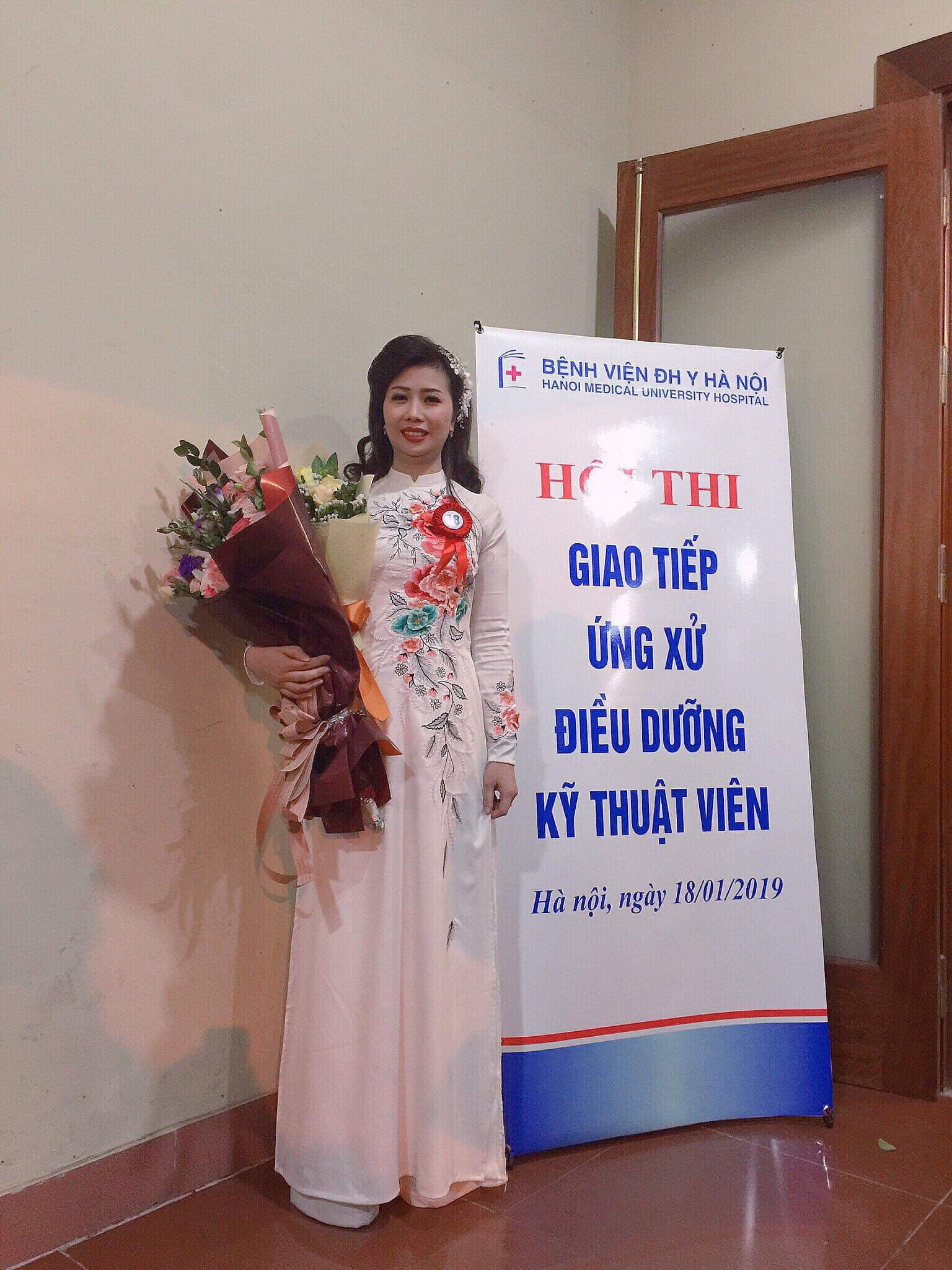 Điều dưỡng Phạm Bích Ngọc - Khoa CĐHA đạt giải nhất trong hội thi giao tiếp điều dưỡng- kỹ thuật viên Bệnh viện Đại Học Y Hà Nội năm 2019